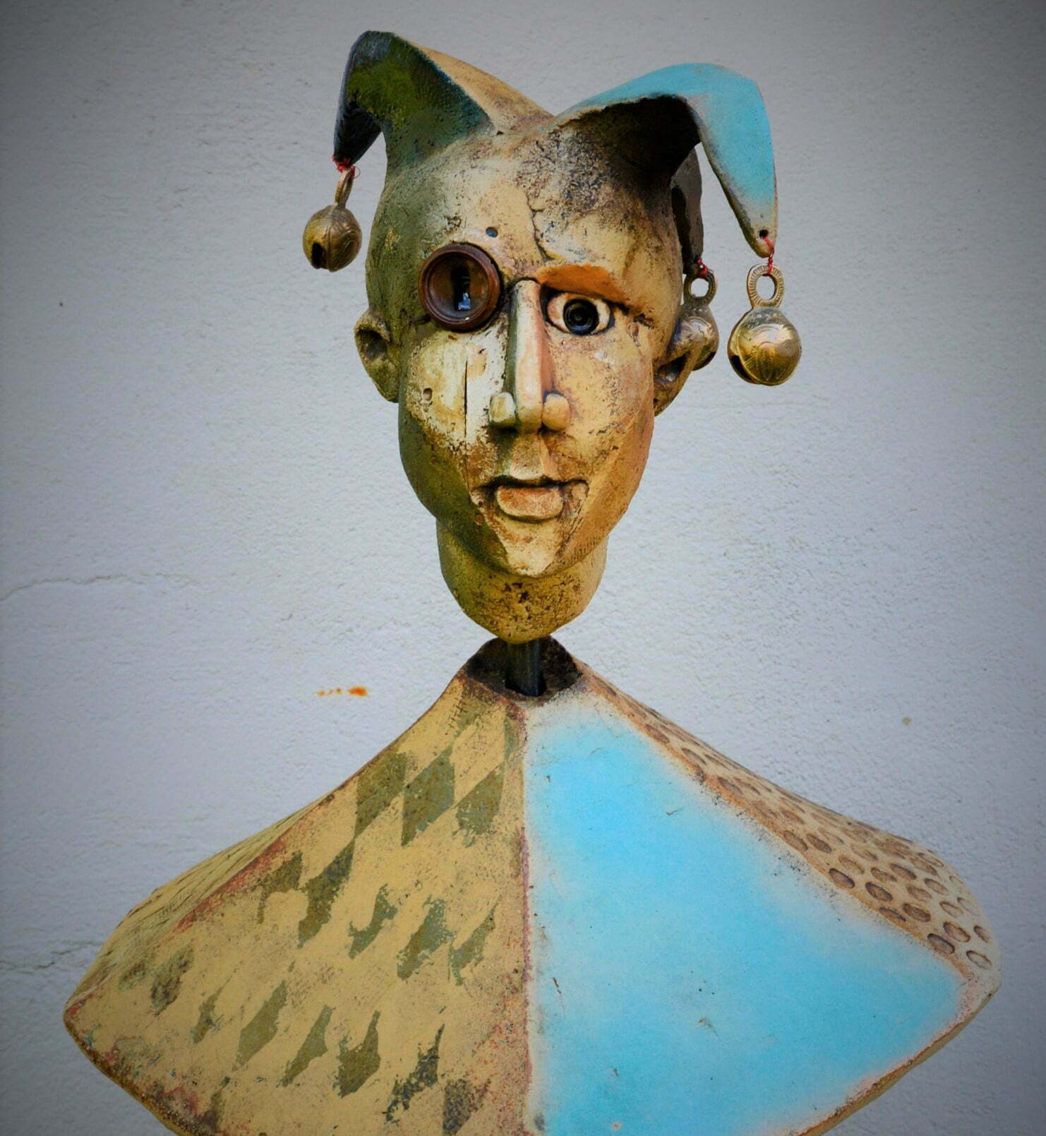 escultura llamada Pajazzo realizada por Gitte Lind en Åfors Keramik, Glasriket