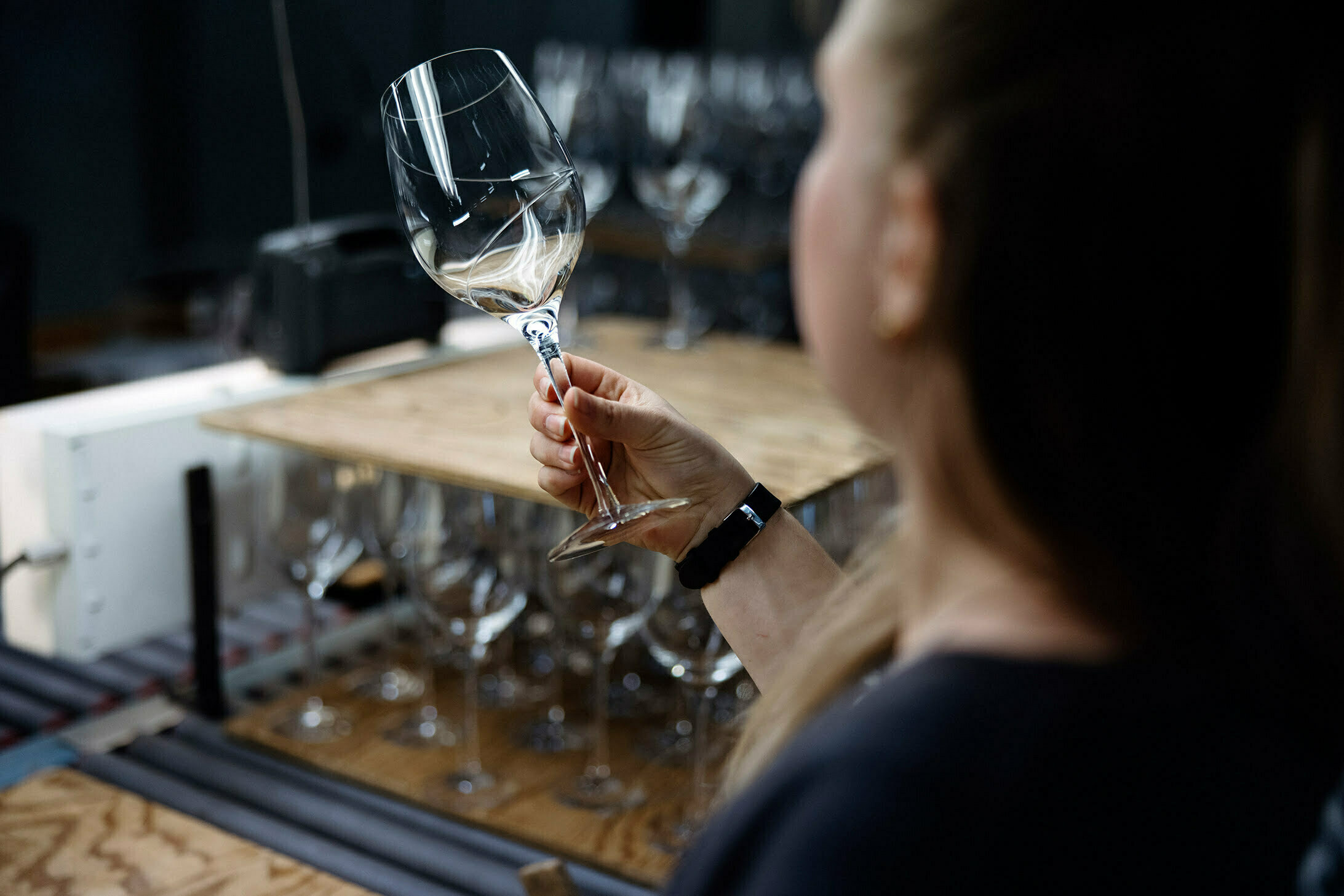 Inspection des verres à vin au Royaume du Verre
