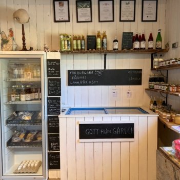 Butik med lokalproducerad mat hos Rugstorps lantgård i Glasriket